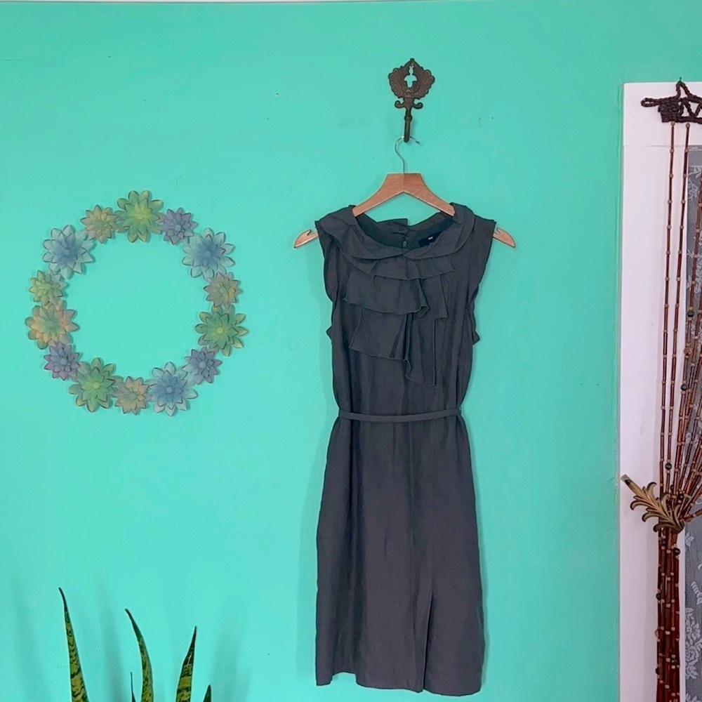 Gap-Gray dress w/ ruffled front & tie belt